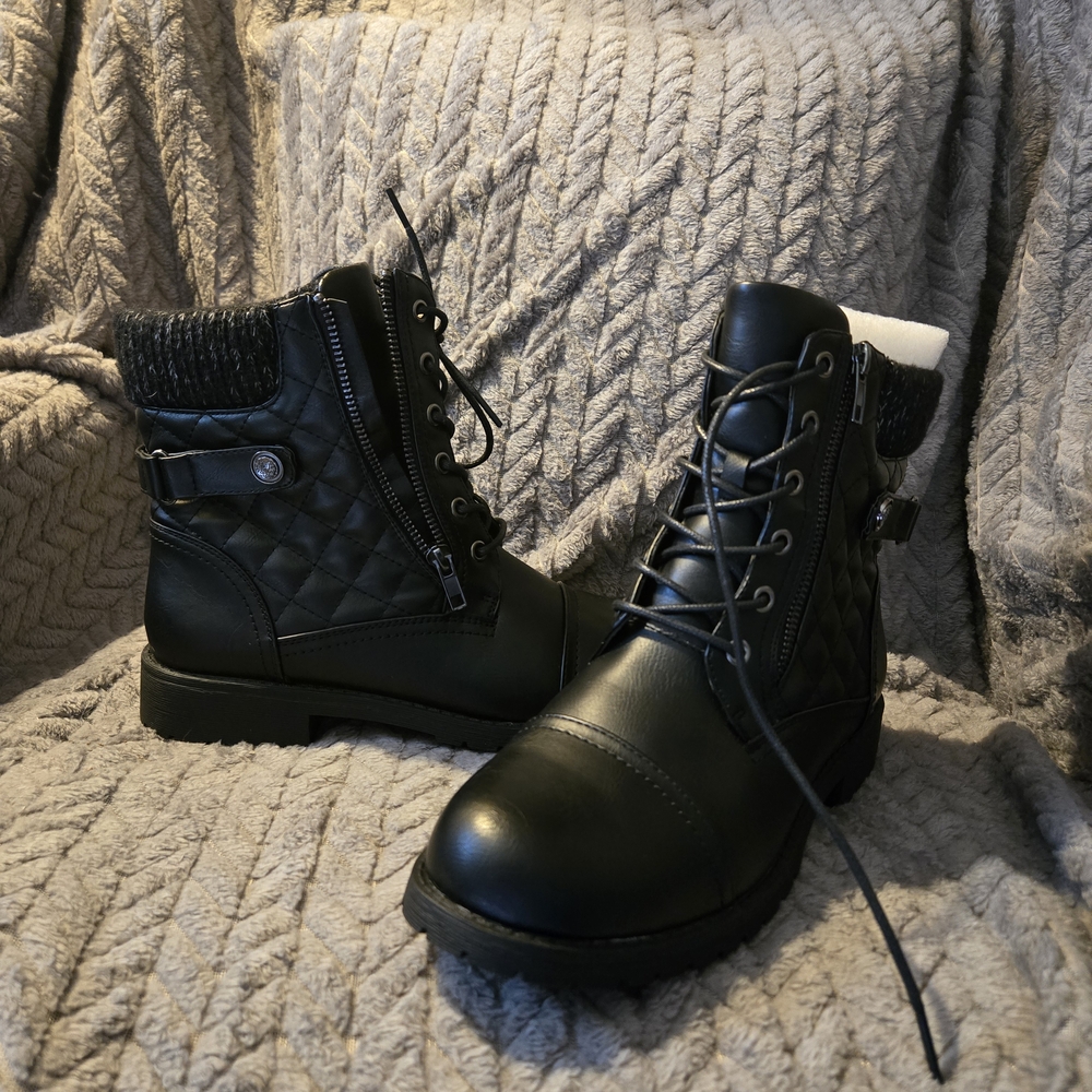Vepose Black Combat Moto Boots with Lace-Up Design
